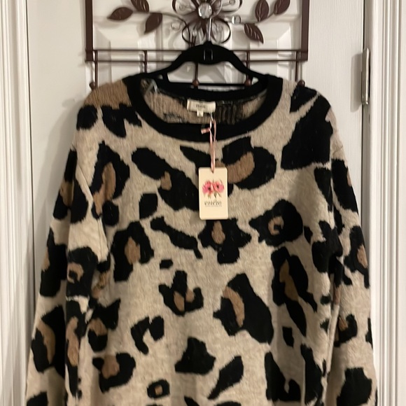 NWT entro Leopard Print Long Soft Fuzzy Sweater w/ Puffed Sleeves - Picture 5 of 6